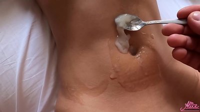 Broche profundo e sexo apaixonado Close-up - Espermatozóides comidos