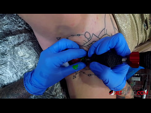 ❤️ Extremamente tatuada, a brasa Sully Savage fez uma tatuagem no seu clítoris ❤ Porno real vídeo em nós pt.com-porn-mz.ru ❤